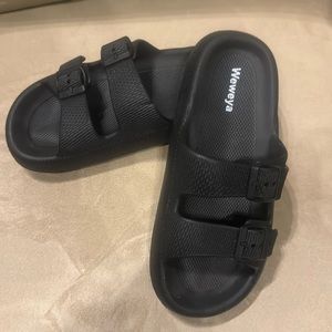 Weweya squishy pillow slides